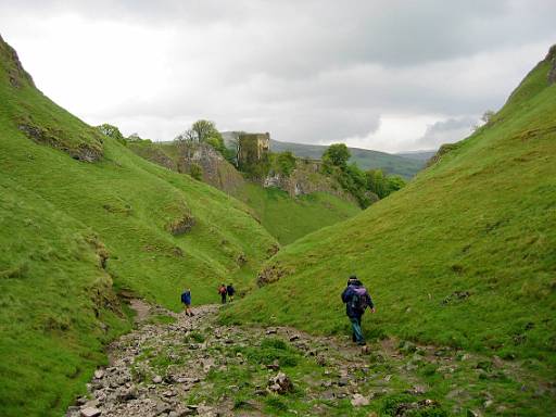 img_0079.jpg - Peveril Castle across Cave Dale. Cave Dale is slippery when wet.